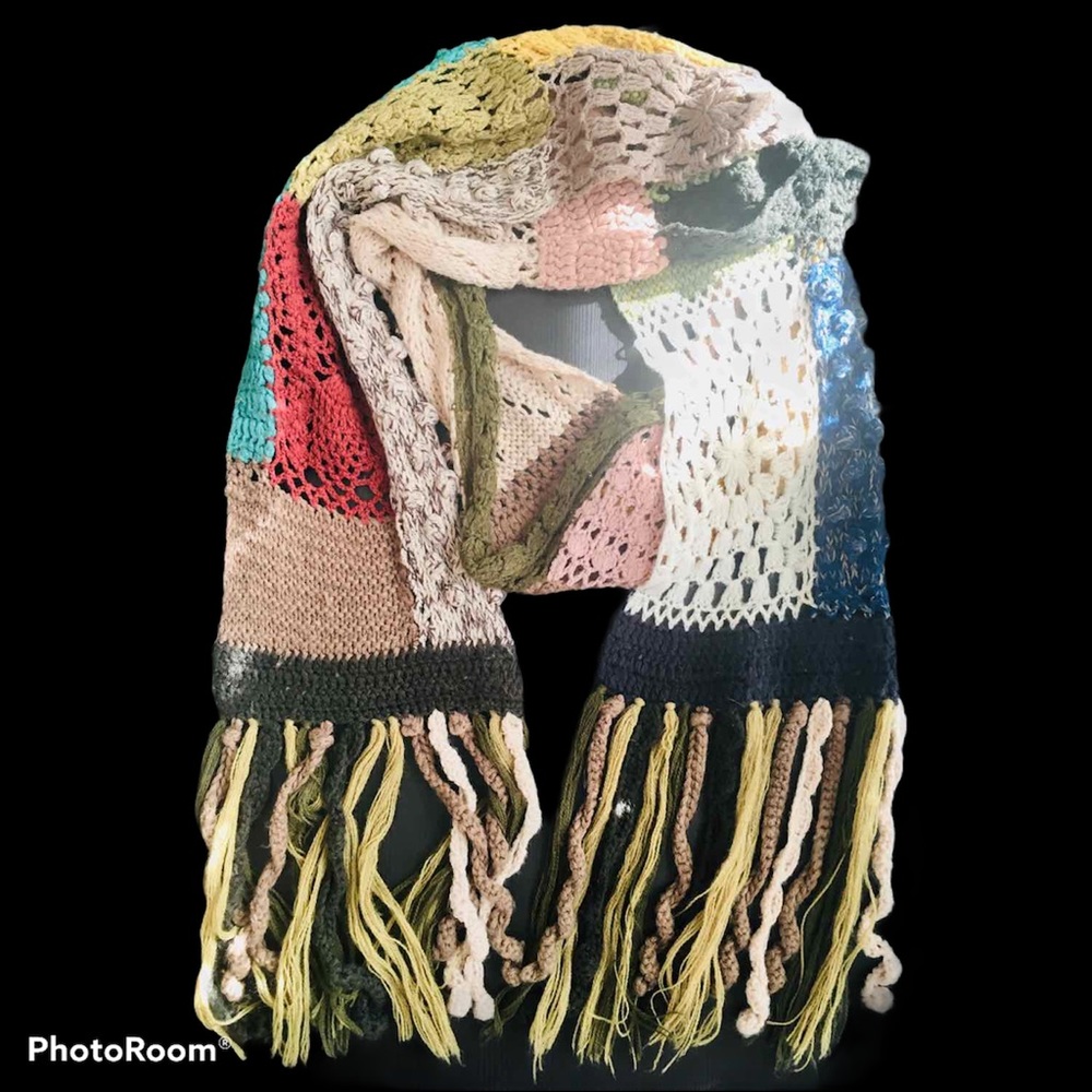 LUCKY BRAND 🍀 Crochet Scarf